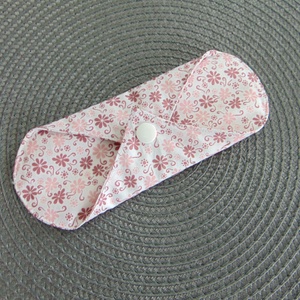 17 cm-es Mini betét / rózsaszín kisvirágok - szépségápolás - intim higiénia - intimbetét - Meska.hu
