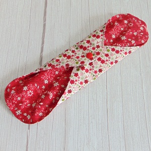 31 cm-es mosható betét / piros kisvirágok - szépségápolás - intim higiénia - intimbetét - Meska.hu