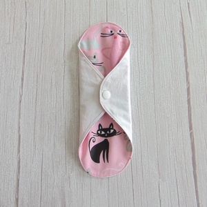 24 cm-es mosható női betét /  rózsaszín cica mintás / pamut - szépségápolás - intim higiénia - intimbetét - Meska.hu