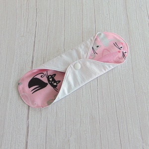 24 cm-es mosható női betét /  rózsaszín cica mintás / pamut - szépségápolás - intim higiénia - intimbetét - Meska.hu