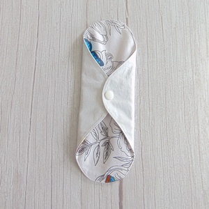 24 cm-es mosható női betét /  rajzolt virágok és lepkék / pamut - szépségápolás - intim higiénia - intimbetét - Meska.hu