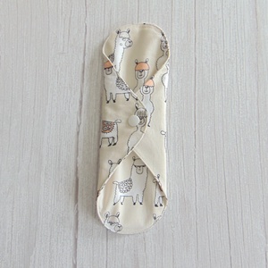 24 cm-es mosható női betét /  láma mintás / pamut - szépségápolás - intim higiénia - intimbetét - Meska.hu