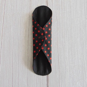 Tisztasági betét- fekete piros pöttyös  / mosható textil betét, Szépségápolás, Intim higiénia, Tisztasági betét, Varrás, MESKA
