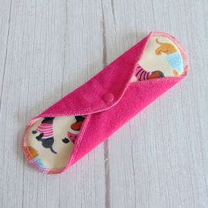 23 cm-es mosható betét / Pink frottír - tacskó mintás - szépségápolás - intim higiénia - intimbetét - Meska.hu