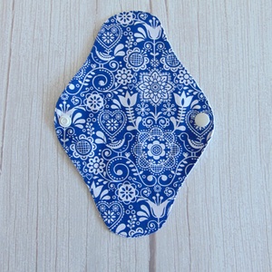Tisztasági betét : kék - fehér népmesés / mosható textil betét - Meska.hu