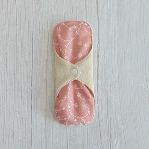 DANA D2 NORMÁL mosható betét 20,5 cm / Barackos rózsaszín - fehér indák, Szépségápolás, Intim higiénia, Intimbetét, Varrás, MESKA