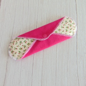 LARA mosható betét 23 cm / Pink frottír : apró rózsaszín rózsák - szépségápolás - intim higiénia - intimbetét - Meska.hu