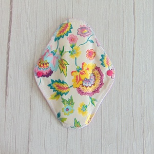 LARA mosható betét 23 cm / Pink frottír : ekrü - színes virágok, Szépségápolás, Intim higiénia, Intimbetét, Varrás, MESKA