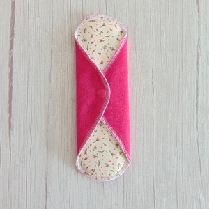 LARA mosható betét 23 cm / Pink frottír : rózsaszín apró virágok - szépségápolás - intim higiénia - intimbetét - Meska.hu