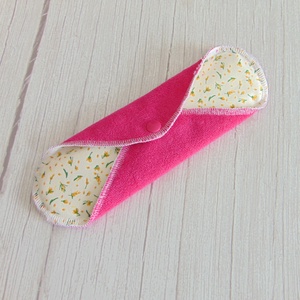 LARA mosható betét 23 cm / Pink frottír : sárga apró virágok - szépségápolás - intim higiénia - intimbetét - Meska.hu