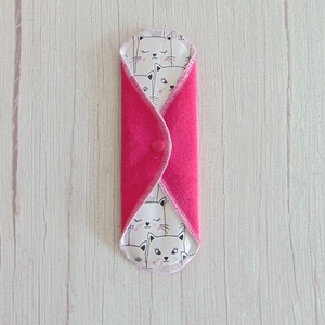 LARA mosható betét 23 cm / Pink frottír : rajzolt cicák - szépségápolás - intim higiénia - intimbetét - Meska.hu