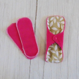 DANA D3 PLUS mosható betét 20,5 cm / Bézs - fehér levelek, Szépségápolás, Intim higiénia, Intimbetét, Varrás, MESKA