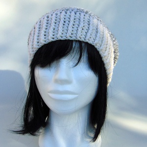 Krém - szürke slouchy fazonú női sapka /  horgolt sapka  - ruha & divat - sál, sapka, kendő - sapka - Meska.hu