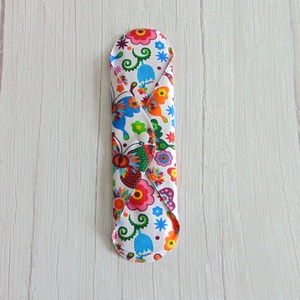 29 cm-es mosható női betét / színes lepkék és virágok - szépségápolás - intim higiénia - intimbetét - Meska.hu