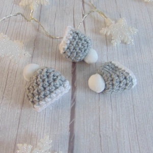 Karácsonyfadísz - horgolt sapka 3db/cs / szürke - karácsony - karácsonyi lakásdekoráció - karácsonyfadíszek - Meska.hu