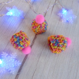 Karácsonyfadísz - horgolt sapka 3db/cs / színes - Meska.hu