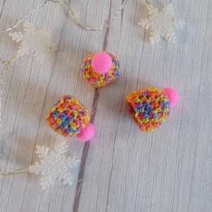 Karácsonyfadísz - horgolt sapka 3db/cs / színes - karácsony - karácsonyi lakásdekoráció - karácsonyfadíszek - Meska.hu