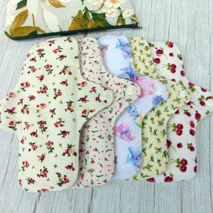 (5 db betét + 1 db tasak) 20,5 cm-es mosható intimbetét csomag / vegyes virág mintákkal / polár - Meska.hu