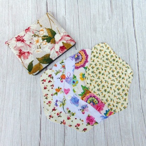 Tisztasági betét csomag (5 db betét+ 1 db tasak) / vegyes virág mintás  - Meska.hu