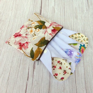 Tisztasági betét csomag (5 db betét+ 1 db tasak) / vegyes virág mintás  - szépségápolás - intim higiénia - tisztasági betét - Meska.hu