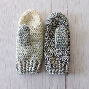 Fekete - fehér / horgolt egyujjas kesztyű. S-M méretű. / Színátmenetes, vastag, meleg és puha egyujjas kesztyű - ruha & divat - sál, sapka, kendő - kesztyű - Meska.hu