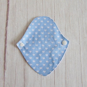 Mosható tanga tisztasági betét / világoskék - fehér szívecske - szépségápolás - intim higiénia - tisztasági betét - Meska.hu