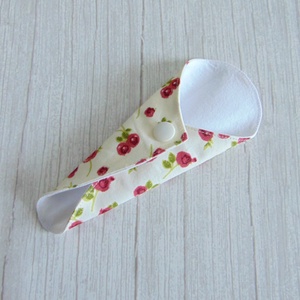 Mosható tanga tisztasági betét / ekrü - rózsák - szépségápolás - intim higiénia - tisztasági betét - Meska.hu