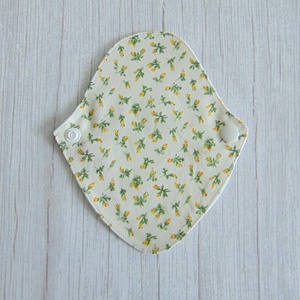 Mosható tanga tisztasági betét / apró sárga rózsák - szépségápolás - intim higiénia - tisztasági betét - Meska.hu