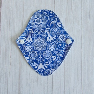 Mosható tanga tisztasági betét / kék - fehér népmesés - szépségápolás - intim higiénia - tisztasági betét - Meska.hu