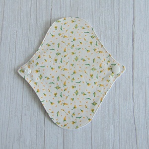 Sarah mosható tisztasági betét 17 cm / apró sárga virágok, Szépségápolás, Intim higiénia, Tisztasági betét, Varrás, MESKA