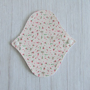 Sarah mosható tisztasági betét 17 cm / apró rózsaszín virágok, Szépségápolás, Intim higiénia, Tisztasági betét, Varrás, MESKA