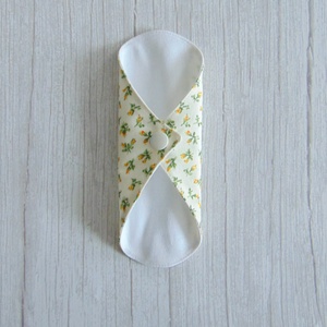 Sarah mosható tisztasági betét 17 cm / apró sárga rózsák - szépségápolás - intim higiénia - tisztasági betét - Meska.hu