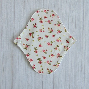 Sarah mosható tisztasági betét 17 cm / apró rózsák - Meska.hu