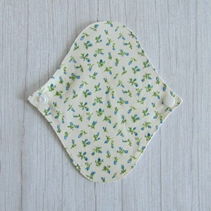 Sarah mosható tisztasági betét 17 cm / apró kék rózsák, Szépségápolás, Intim higiénia, Tisztasági betét, Varrás, MESKA