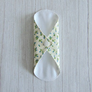 Sarah mosható tisztasági betét 17 cm / apró kék rózsák - szépségápolás - intim higiénia - tisztasági betét - Meska.hu