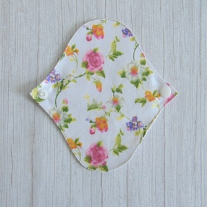 Sarah mosható tisztasági betét 17 cm / vidám kerti virágok, Szépségápolás, Intim higiénia, Tisztasági betét, Varrás, MESKA