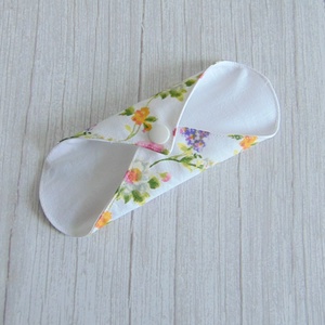 Sarah mosható tisztasági betét 17 cm / vidám kerti virágok - szépségápolás - intim higiénia - tisztasági betét - Meska.hu