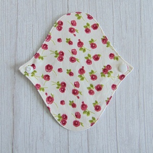 Sarah mosható tisztasági betét 17 cm / ekrü - rózsák, Szépségápolás, Intim higiénia, Tisztasági betét, Varrás, MESKA