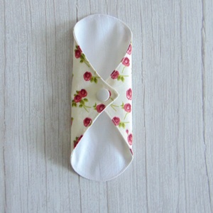 Sarah mosható tisztasági betét 17 cm / ekrü - rózsák - szépségápolás - intim higiénia - tisztasági betét - Meska.hu