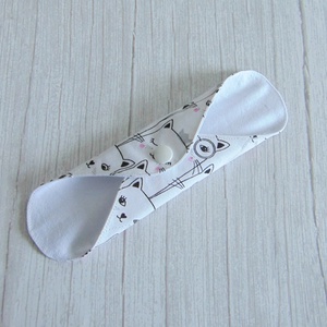 Lara tisztasági betét 19,5 cm / rajzolt cicák / mosható textil betét, mosható tisztasági betét, mosibetét - szépségápolás - intim higiénia - tisztasági betét - Meska.hu