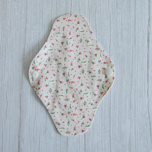 Lara tisztasági betét 19,5 cm / rózsaszín apró virágok / mosható textil betét, mosható tisztasági betét, mosibetét - szépségápolás - intim higiénia - tisztasági betét - Meska.hu