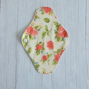 Lara tisztasági betét 19,5 cm / barack színű rózsák / mosható textil betét, mosható tisztasági betét, mosibetét - szépségápolás - intim higiénia - tisztasági betét - Meska.hu