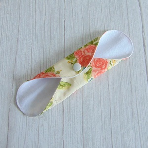 Lara tisztasági betét 19,5 cm / barack színű rózsák / mosható textil betét, mosható tisztasági betét, mosibetét - szépségápolás - intim higiénia - tisztasági betét - Meska.hu