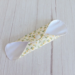 Lara tisztasági betét 19,5 cm / apró sárga rózsák / mosható textil betét, mosható tisztasági betét, mosibetét - szépségápolás - intim higiénia - tisztasági betét - Meska.hu