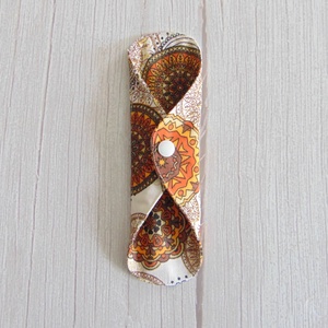 Lara mosható tisztasági betét 19,5 cm / narancssárga mandala / mosható textil betét, mosható tisztasági betét, mosibetét - Meska.hu