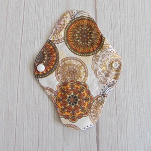 Lara mosható tisztasági betét 19,5 cm / narancssárga mandala / mosható textil betét, mosható tisztasági betét, mosibetét - szépségápolás - intim higiénia - tisztasági betét - Meska.hu