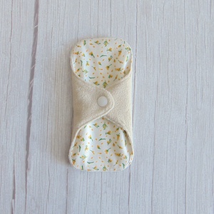 Dana mosható tisztasági betét 16 cm - polár / apró sárga virágok, Szépségápolás, Intim higiénia, Tisztasági betét, Varrás, MESKA