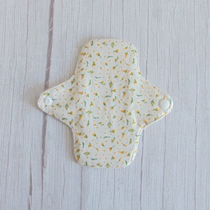 Dana mosható tisztasági betét 16 cm - polár / apró sárga virágok - szépségápolás - intim higiénia - tisztasági betét - Meska.hu