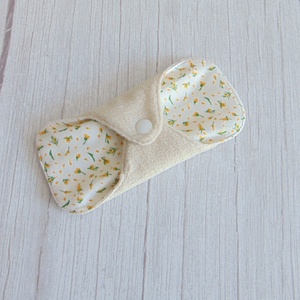 Dana mosható tisztasági betét 16 cm - polár / apró sárga virágok - szépségápolás - intim higiénia - tisztasági betét - Meska.hu