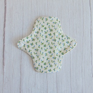 Dana mosható tisztasági betét 16 cm - polár / apró kék rózsák - szépségápolás - intim higiénia - tisztasági betét - Meska.hu